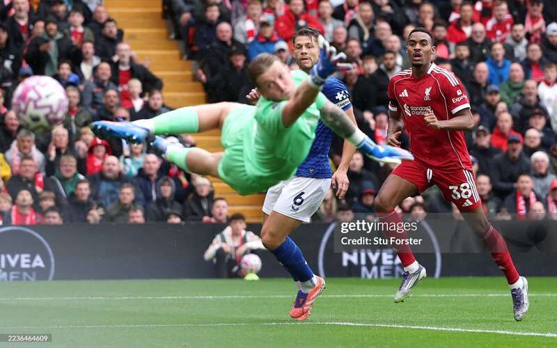 gravenberch-la-tien-ve-toan-dien-nhat-premier-league-1 Gravenberch vừa ghi bàn cho Liverpool