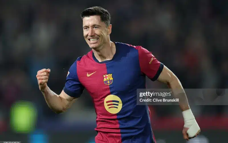 Lewandowski vẫn liên tục ghi bàn cho Barcelona. Lewandowski vẫn liên tục ghi bàn cho Barcelona.